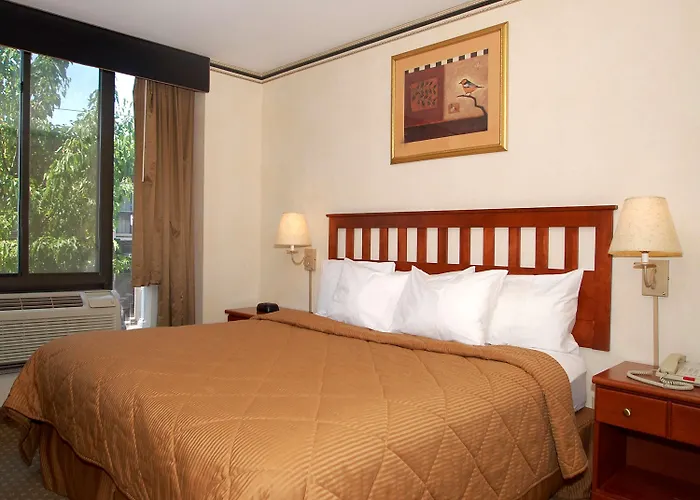 Red Lion Inn & Suites Long Island City